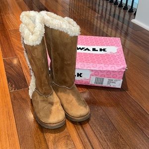 Girl’s Size 4 Airwalk Boots